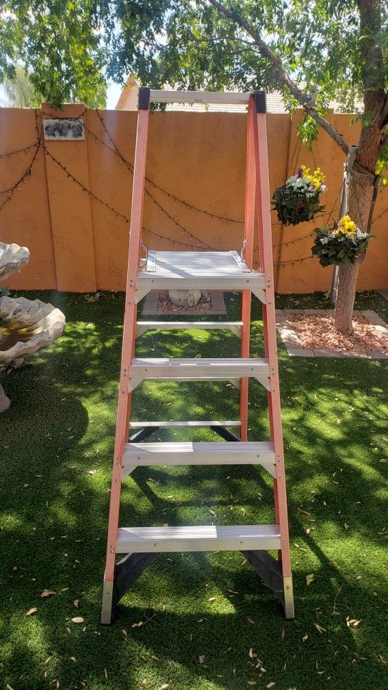 6ft FIBERGLASS WERNER PLATFORM LADDER