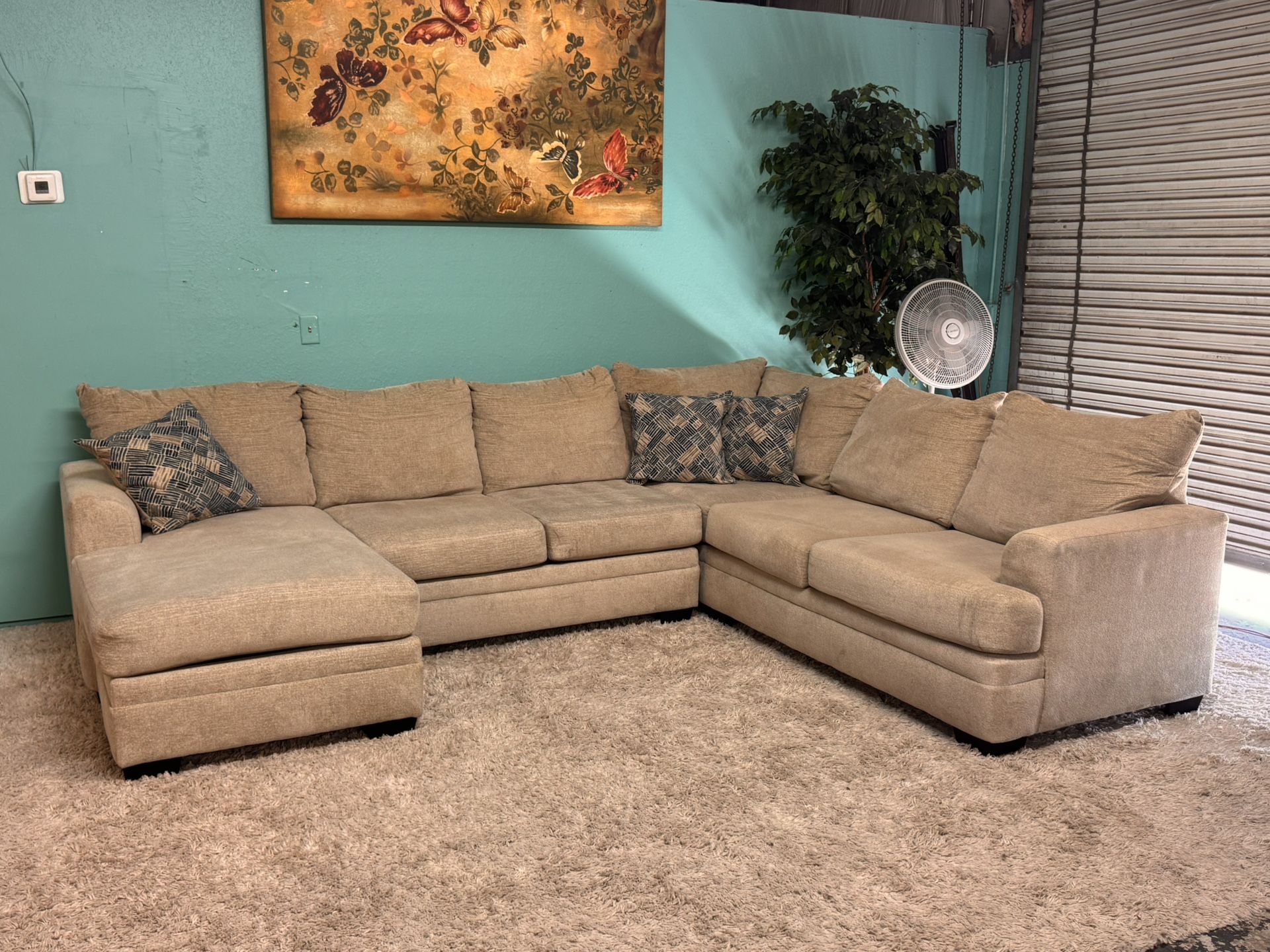 Large Pretty Beige 2 Piece Sectional Couch With Reversible Chaise & Throw Pillows