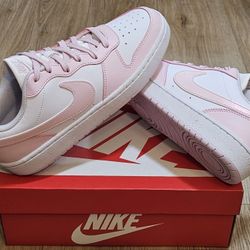 Nike Size 6y/6.5y And 7y Youths/ Fits Size 7/7.5/8 And 8.5 For Women 