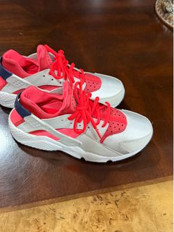Woman’s Nike shoes 7 1/2