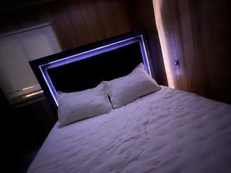 Queen size bedroom set