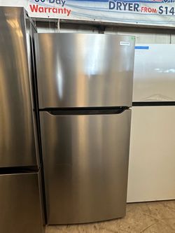 Frigidaire Top-Freezer Refrigerator