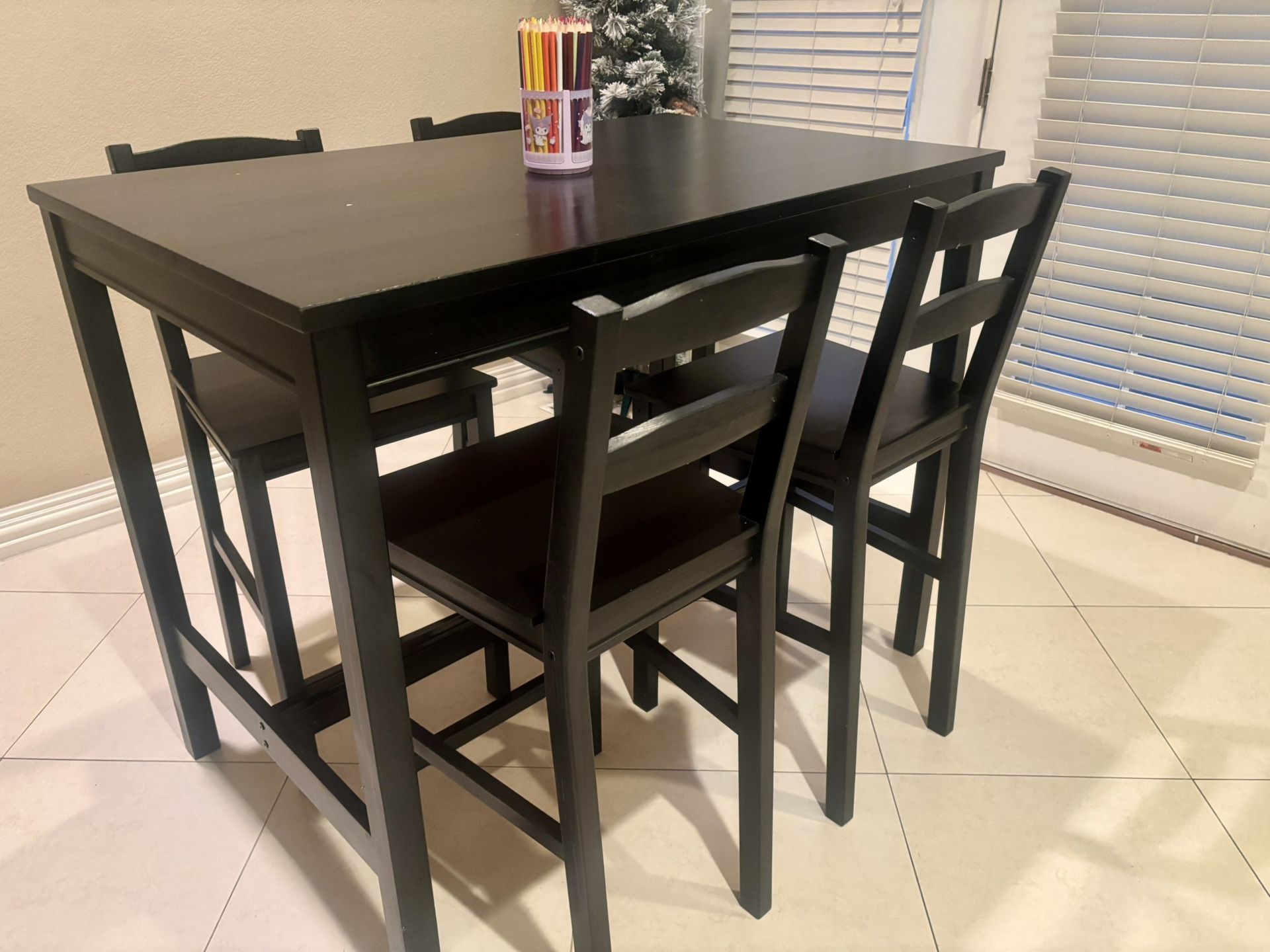 Super Cute Eating Table w/ Chairs