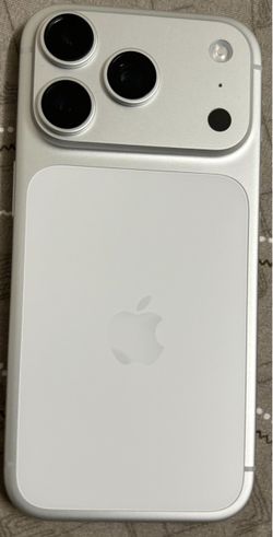 Apple iPhone 17 pro silver 256gb UNLOCKED