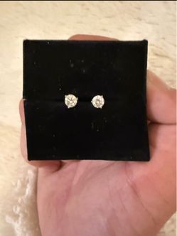 Round Lab grown diamond studs