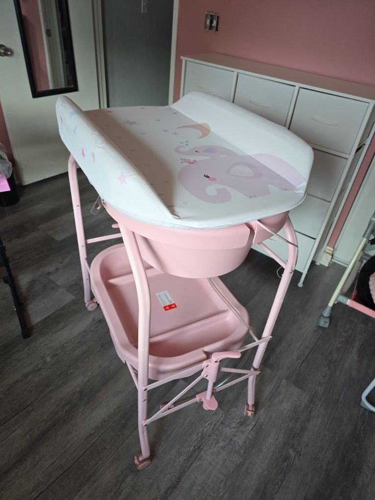 Infans Bathtub/changing table