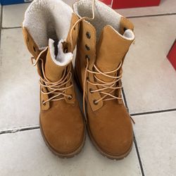 Women’s timberland sz 6