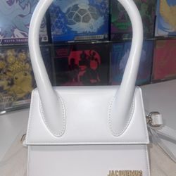 Jacquemus Moyen Mini Bag