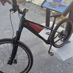 Trek Roscoe 8 Gen 4 Size XL