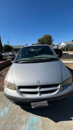 Silver Dodge Caravan 2000