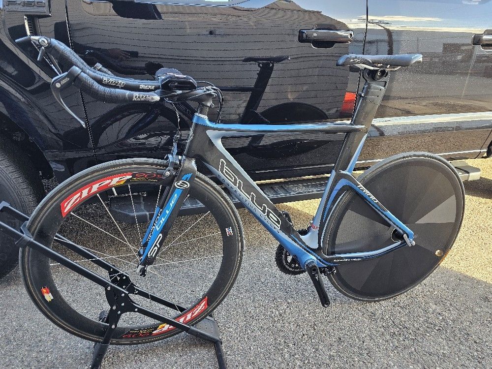 Full CARBON BLUE TRIAD SP Triathlon Race Bike. WITHOUT THE WHEELSET!!