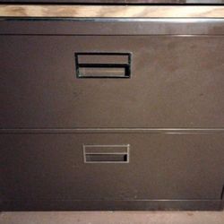 Lateral File Cabinets (2) Metal 2 Drawer