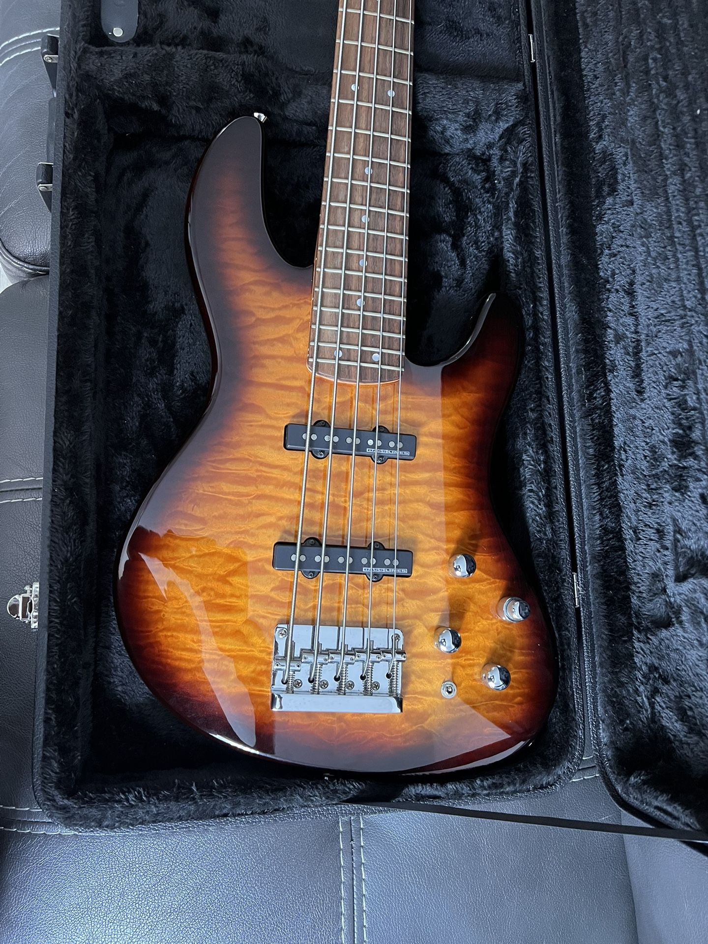 Fender Deluxe Jazz 24 V 5 Five Strings