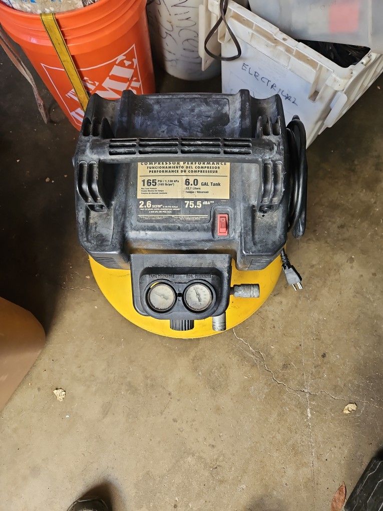 Dewalt 6.0 Gal Air Compressor 