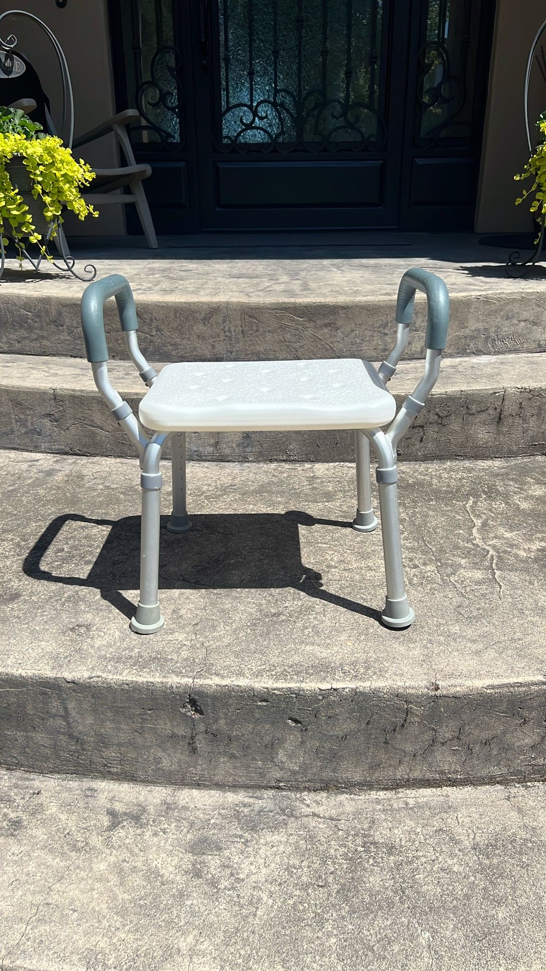 NOVA BATH CHAIR WITH ARMS