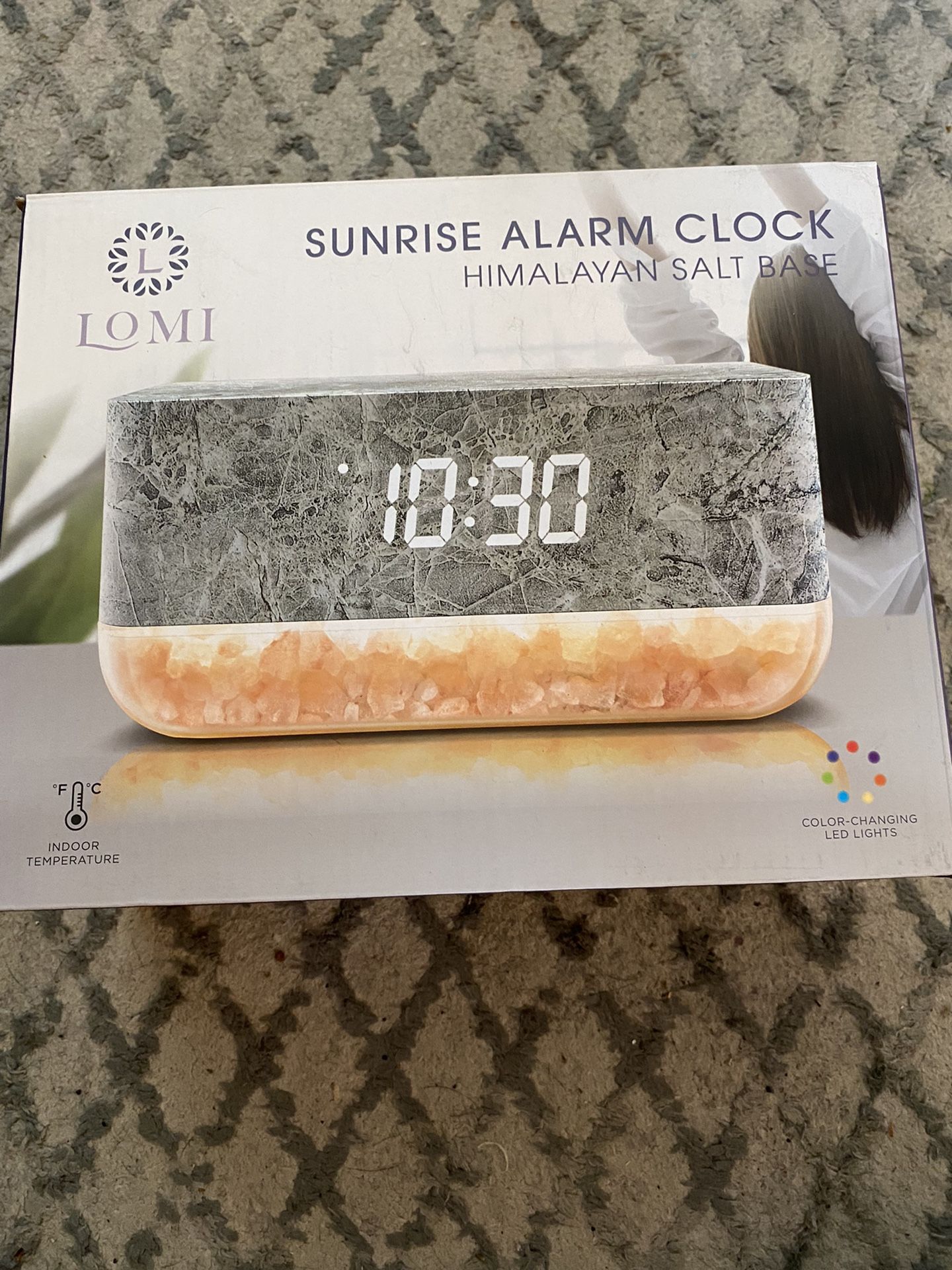 Lomi Sunrise alarm clock With Himalayan salt base