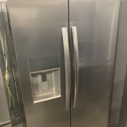 Frigidaire Side By Side Refrigerator 