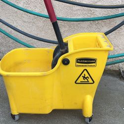 Rubbermaid Commercial Products Mop Bucket 