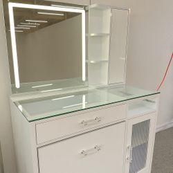 White Vanity With Chair Insert 