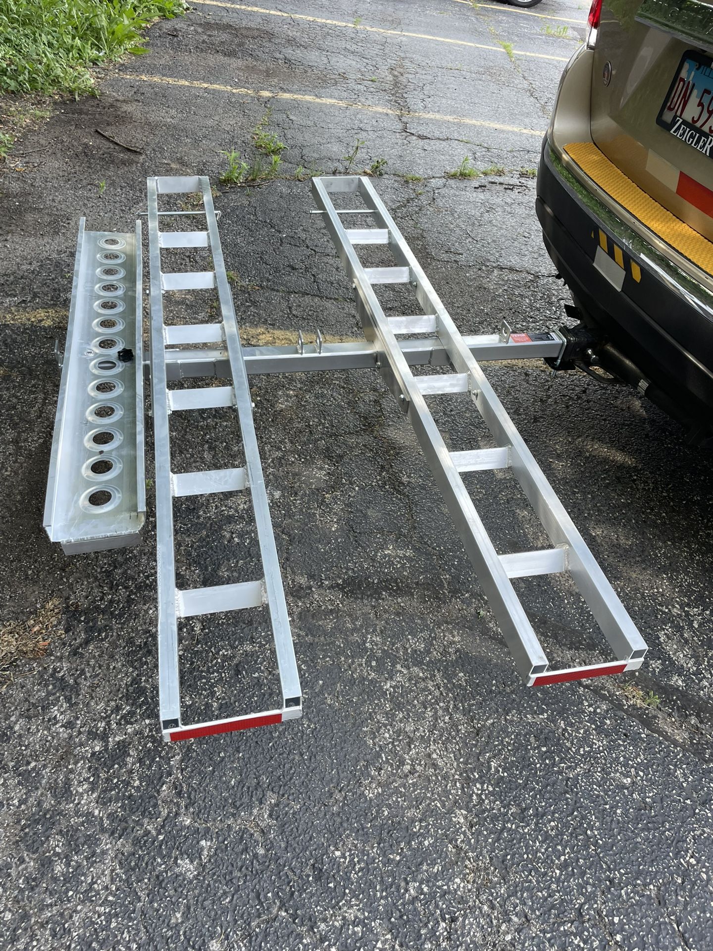 600 Lb Motorcycle-E Bike, Mopeds, Bikes Hitch Rack.