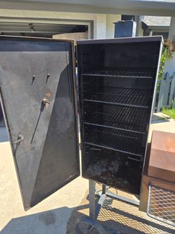 Oklahoma Joe's Bandera verticle offset smoker / grill.