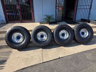 17" KMC w/  35" BfGoodrich KO2 tires.  🔥 $1625 🔥