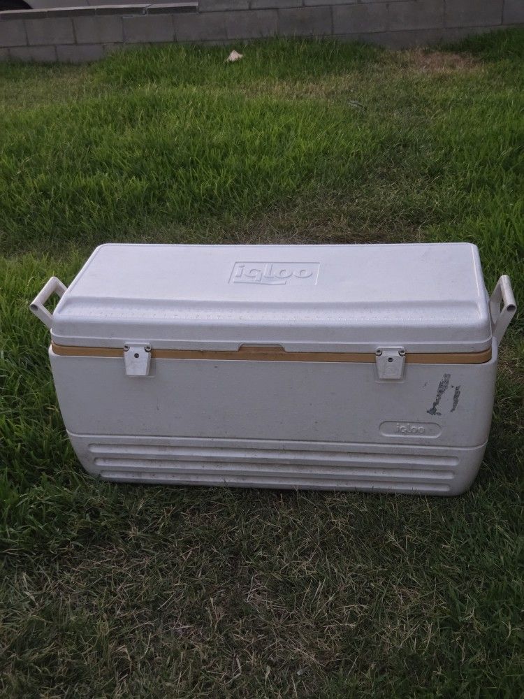 Igloo Polar 120 Cooler Big
Good condition camping party 