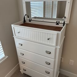 White dresser - Pearl White