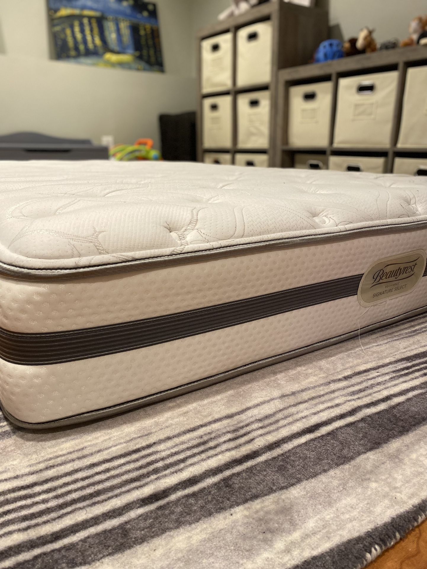 Beautyrest Recharge-Signature Select Queen Mattress Like NEW!