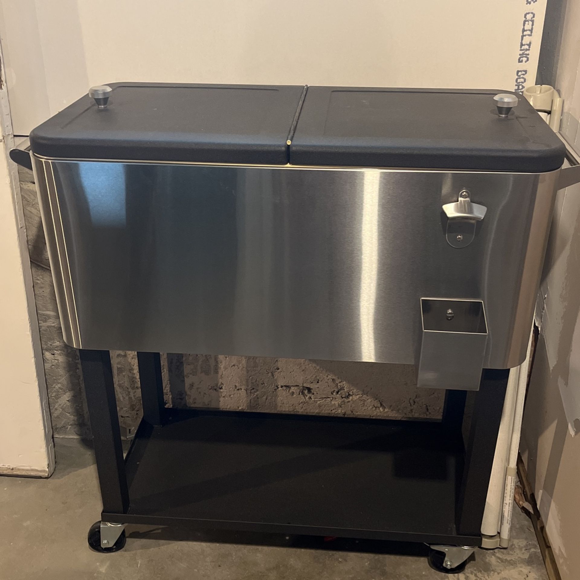 Wheeled Beverage Cooler for Sale in Ind Head Park, IL OfferUp