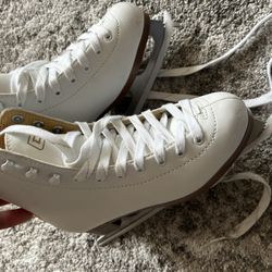 Girls Figure Skates (size 3)