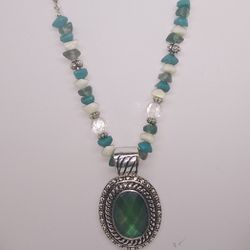 Avon Beaded Acrylic Turquoise Necklace and Pendant #545