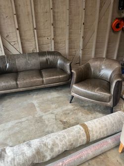 Beautiful classic Home 3 piece leather sofa and 2 chairs