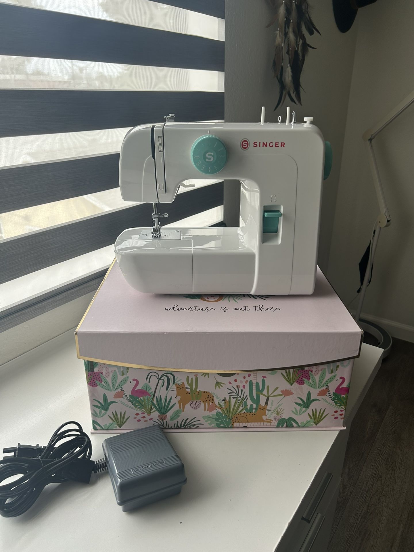 Singer Sewing Machine 