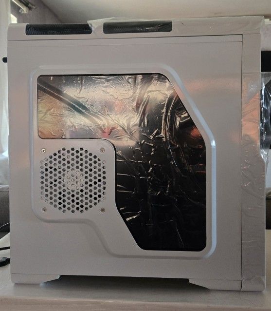 Custom Built White & Black Gaming PC Computer i9 4060ti 32gb Samsung SSD