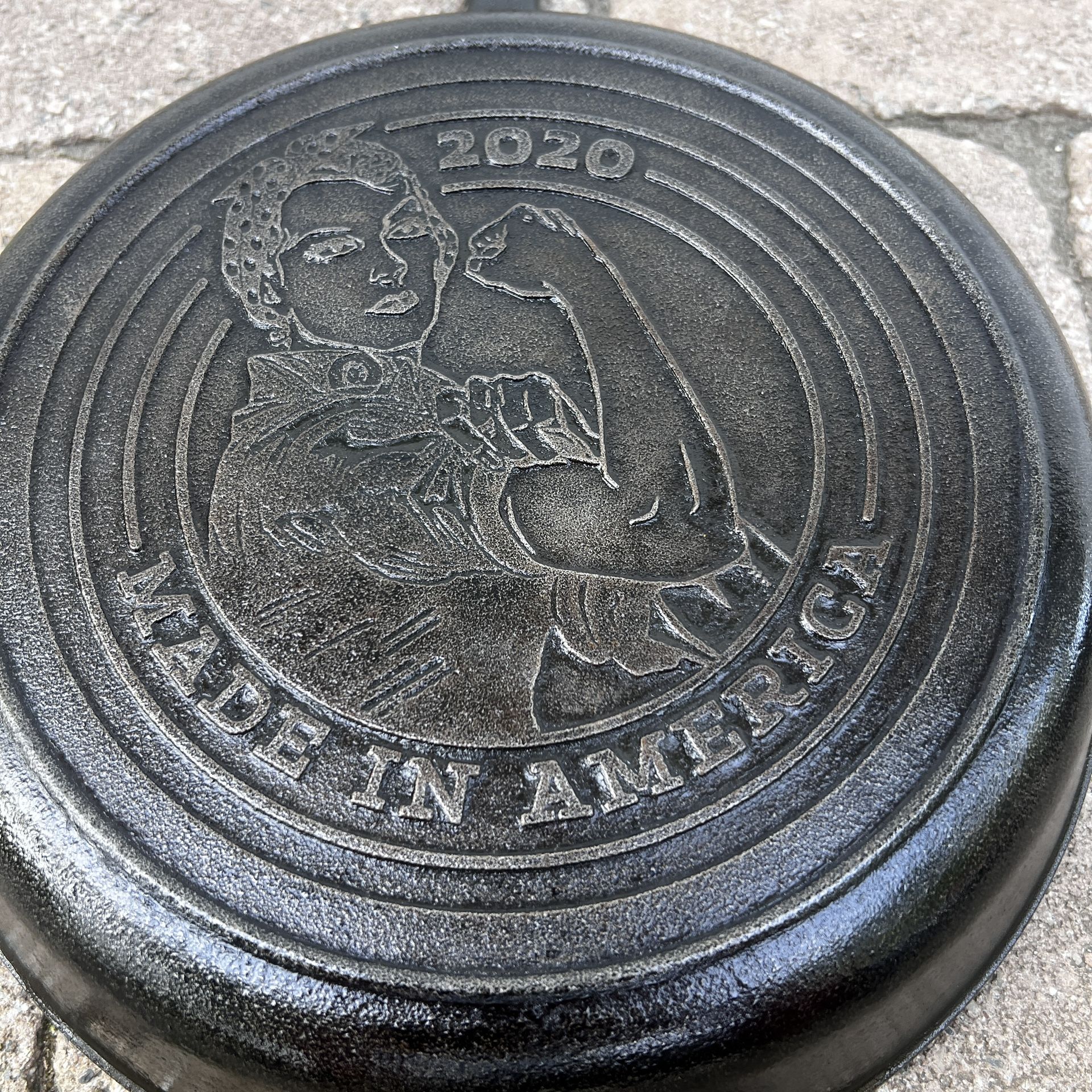 10.25” Lodge Retired Rosie The Riveter 2020 Made In America Cast Iron Skillet