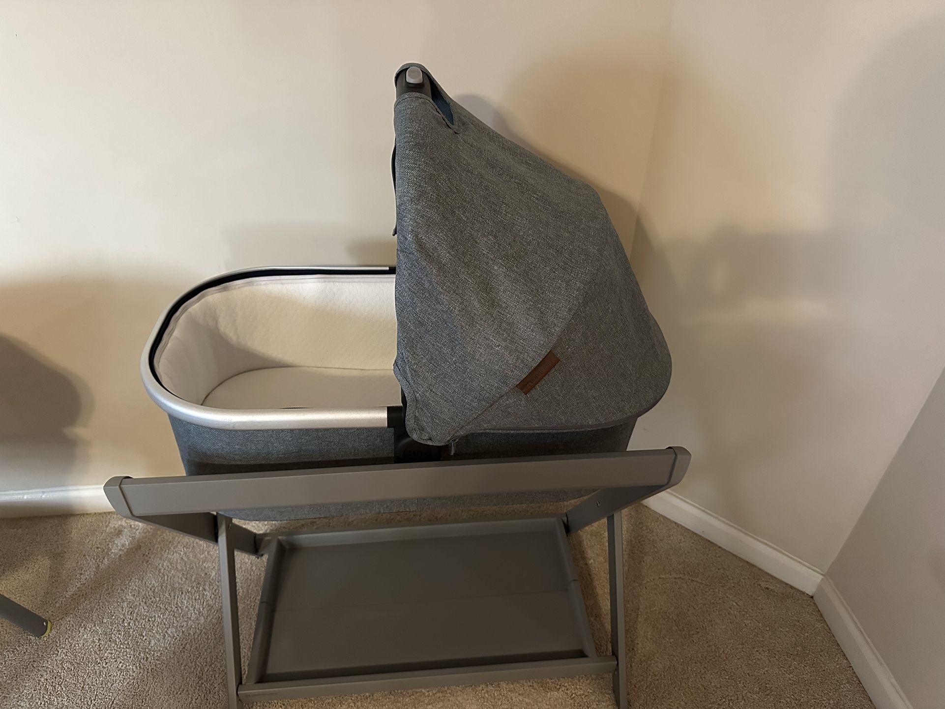 Uppababy vista V2 Bassinet W/ Stand And Travel Bag