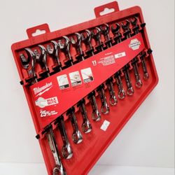11 piece SAE combination wrench set. Has Max Bite open end for better grip, gives 25% more torque. Comes with red storage tray. Sizes are 1/