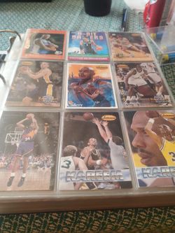 LARGE ALBUM OF (SUBSETS/PARALLEL) BASKETBALL CARDS.