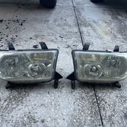 Toyota Tundra Head Lamp OEM