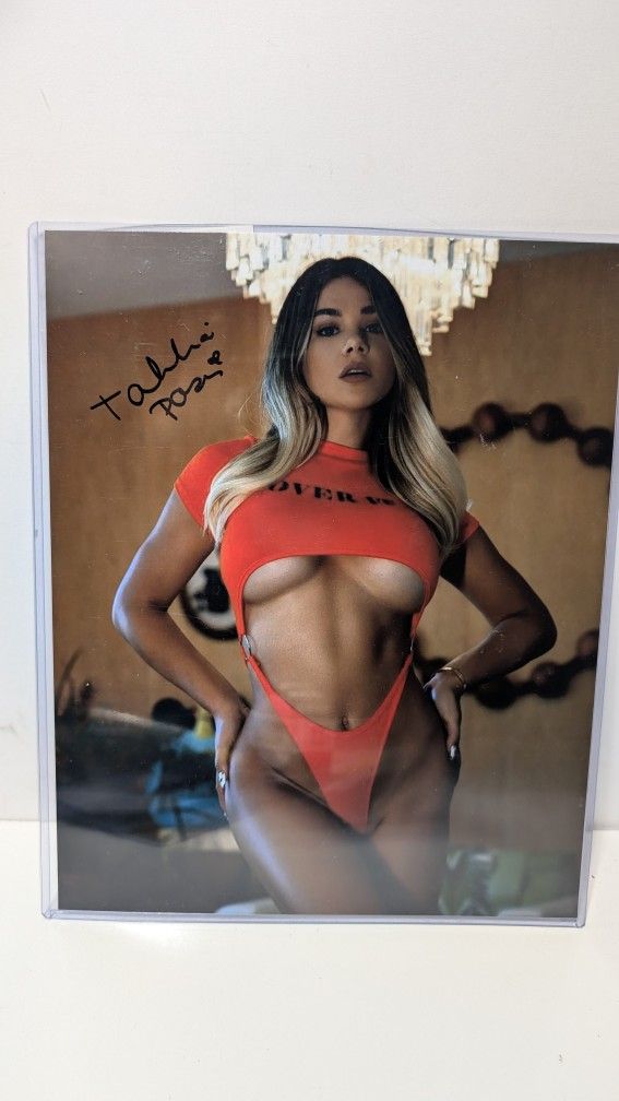 Tahlia Paris Authentic Signed Autographed Glamour 8x10 Photograph Collectible