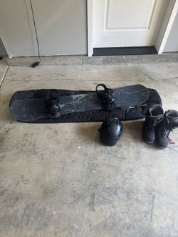 Niche 156 cm Snowboard Package – Burton Boots, Cartel Bindings, Smith Helmet, Dakine Bag