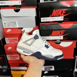 Jordan Midnight Navy 4s size 5.5Y USED But Clean