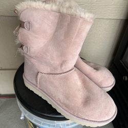 Ugg Booth With Bow 