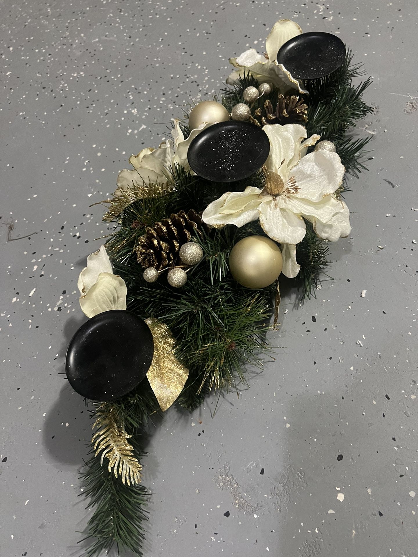 Christmas Candle Flower Arrangement Holder Almost New Perfect For Centerpiece