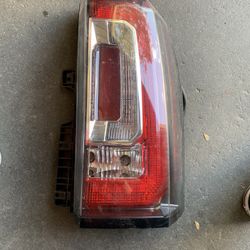 2015-2020 GMC Yukon Passenger Side Tail Light