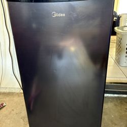mini fridge 