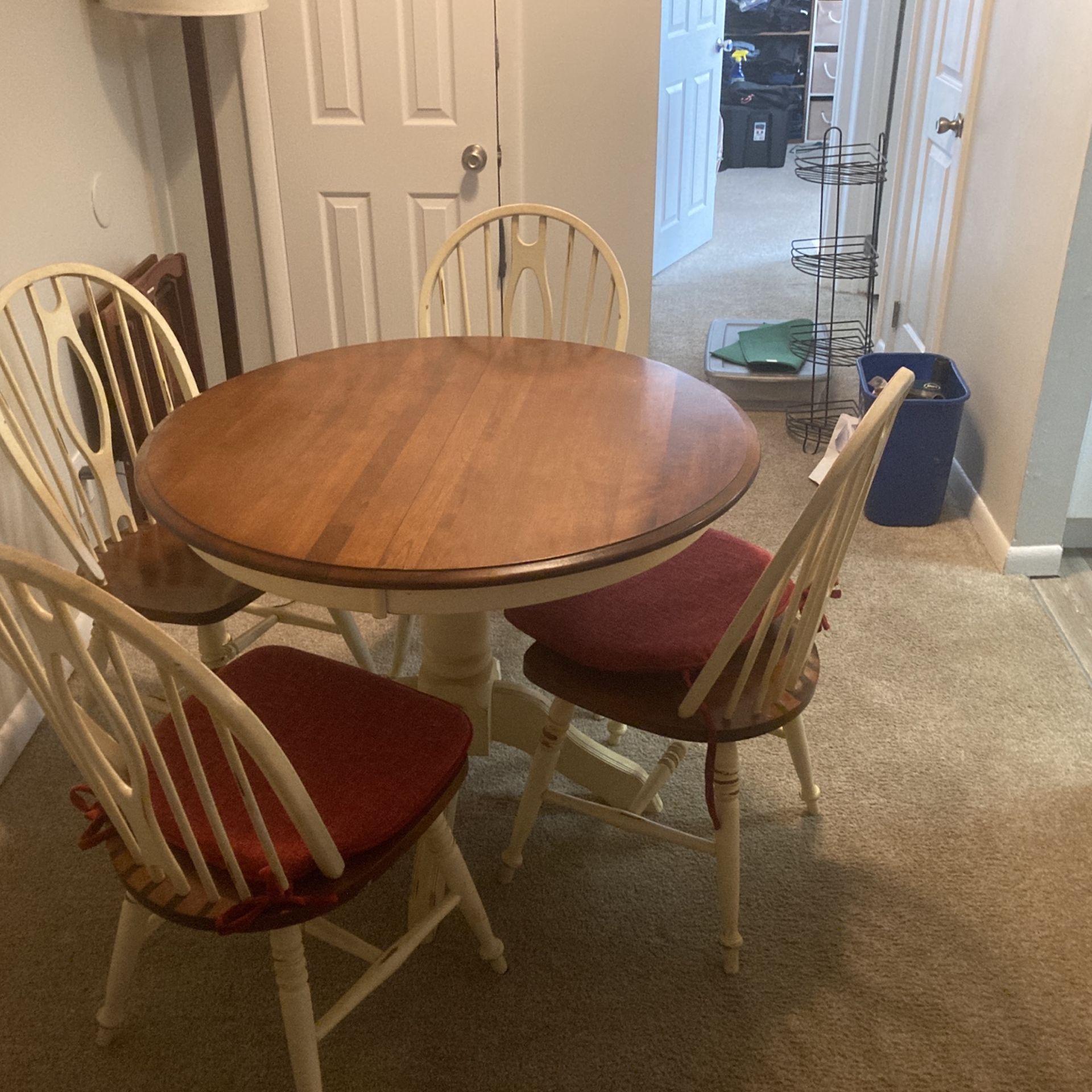 Kitchen/Dining Table