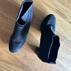  Woman’s Black Boots Size 6 