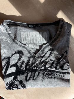 Men’s buffalo tee (M)